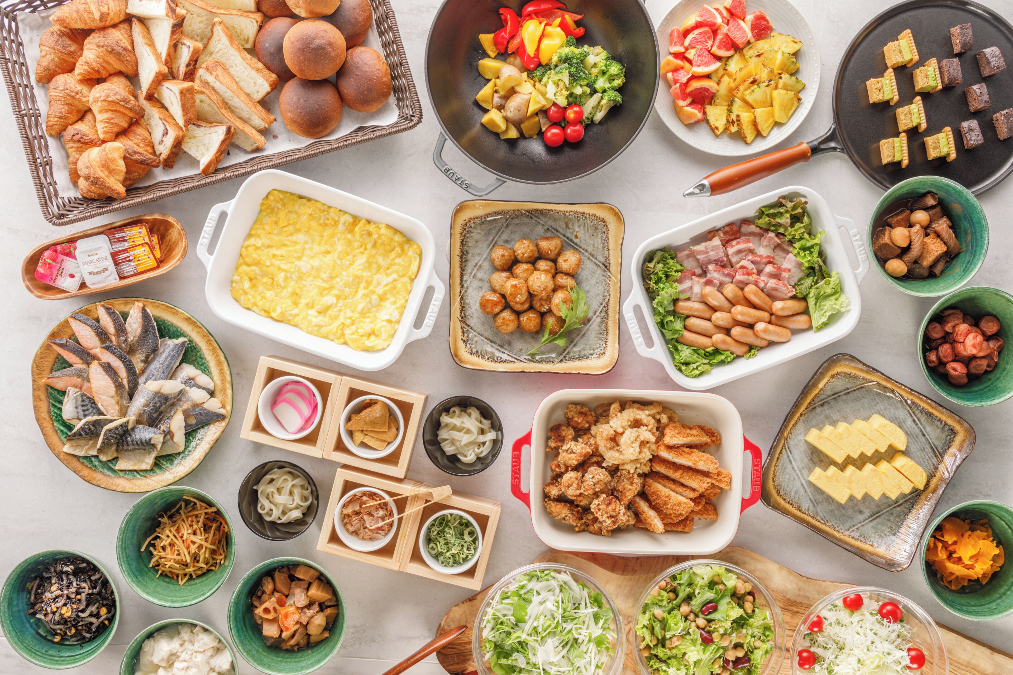 Daily buffet breakfast (JPY 1760 per person)