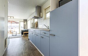 Kühlschrank, Wasserkocher mit Kaffee-/Teezubehör