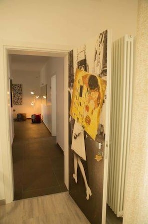 Deluxe Studio Suite, Kitchenette, Garden View | Living room