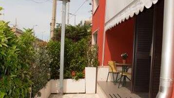 Standard Quadruple Room | Terrace/patio