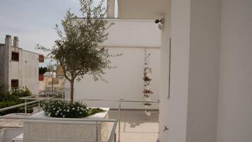 Classic Quadruple Room | Balcony