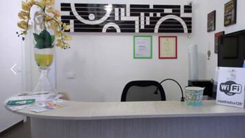 Mostrador de check-in y check-out