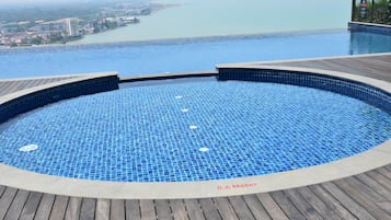 Kolam renang outdoor