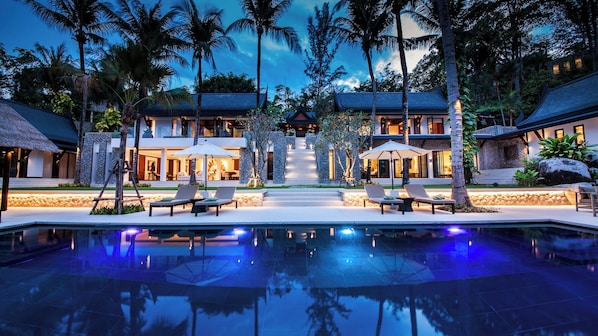 Fassade der Unterkunft – Abend/Nacht