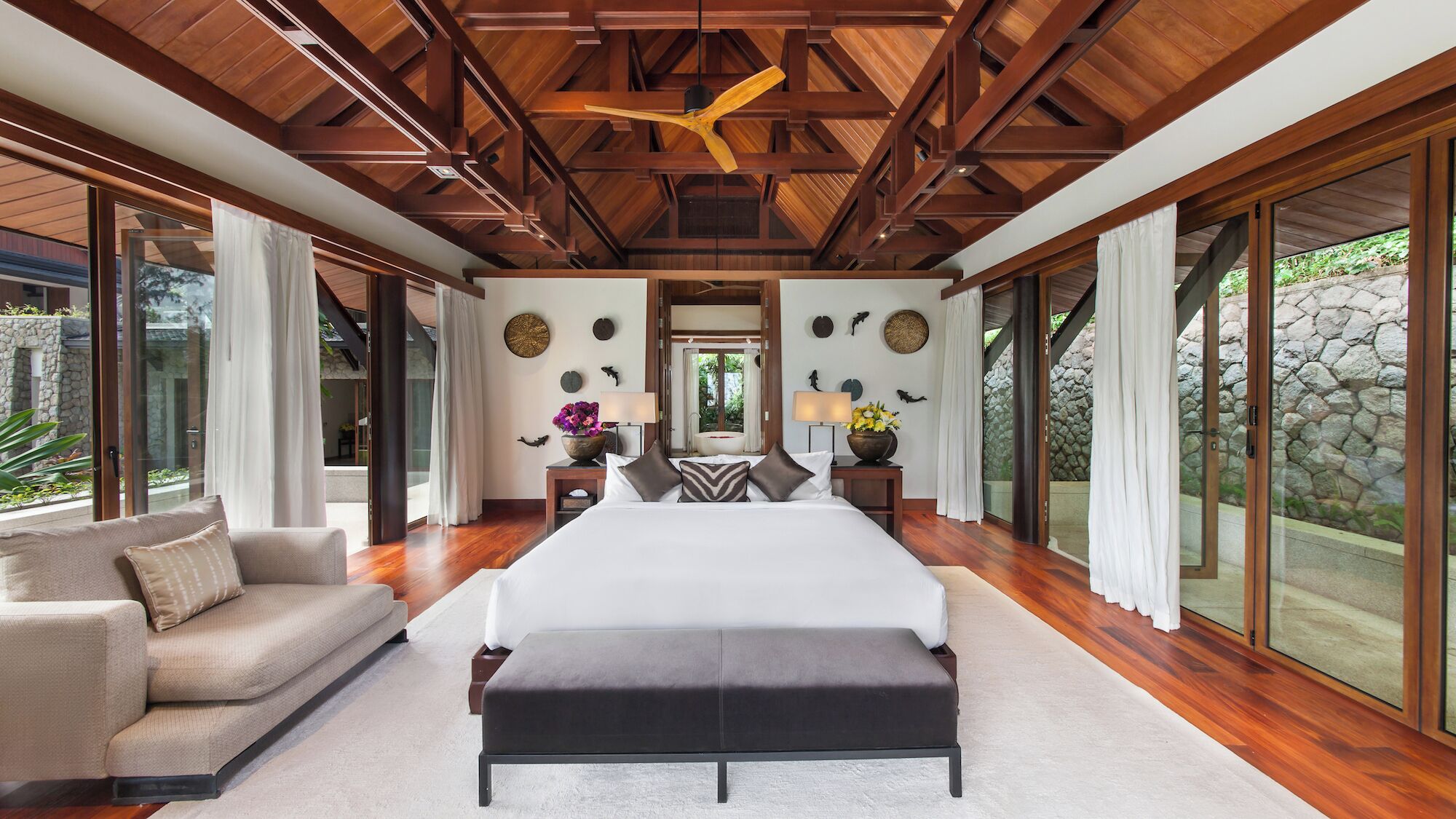 1 ห้องนอน, ตู้นิรภัยในห้องพัก, ห้องพักตกแต่งอย่างมีเอกลักษณ์