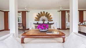 100-cm flat-screen TV with cable channels, TV, Netflix - Villa Analaya (Kamala)