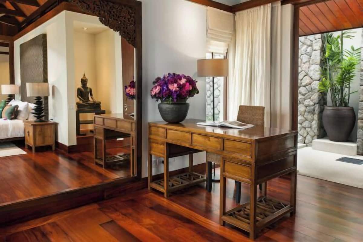 1 bedroom, in-room safe, individually decorated, individually furnished