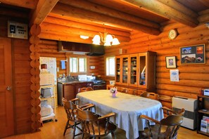 Cottage | 1 bedroom, free wired internet - Canadian Log Cottage TAKITARO (Azumino)