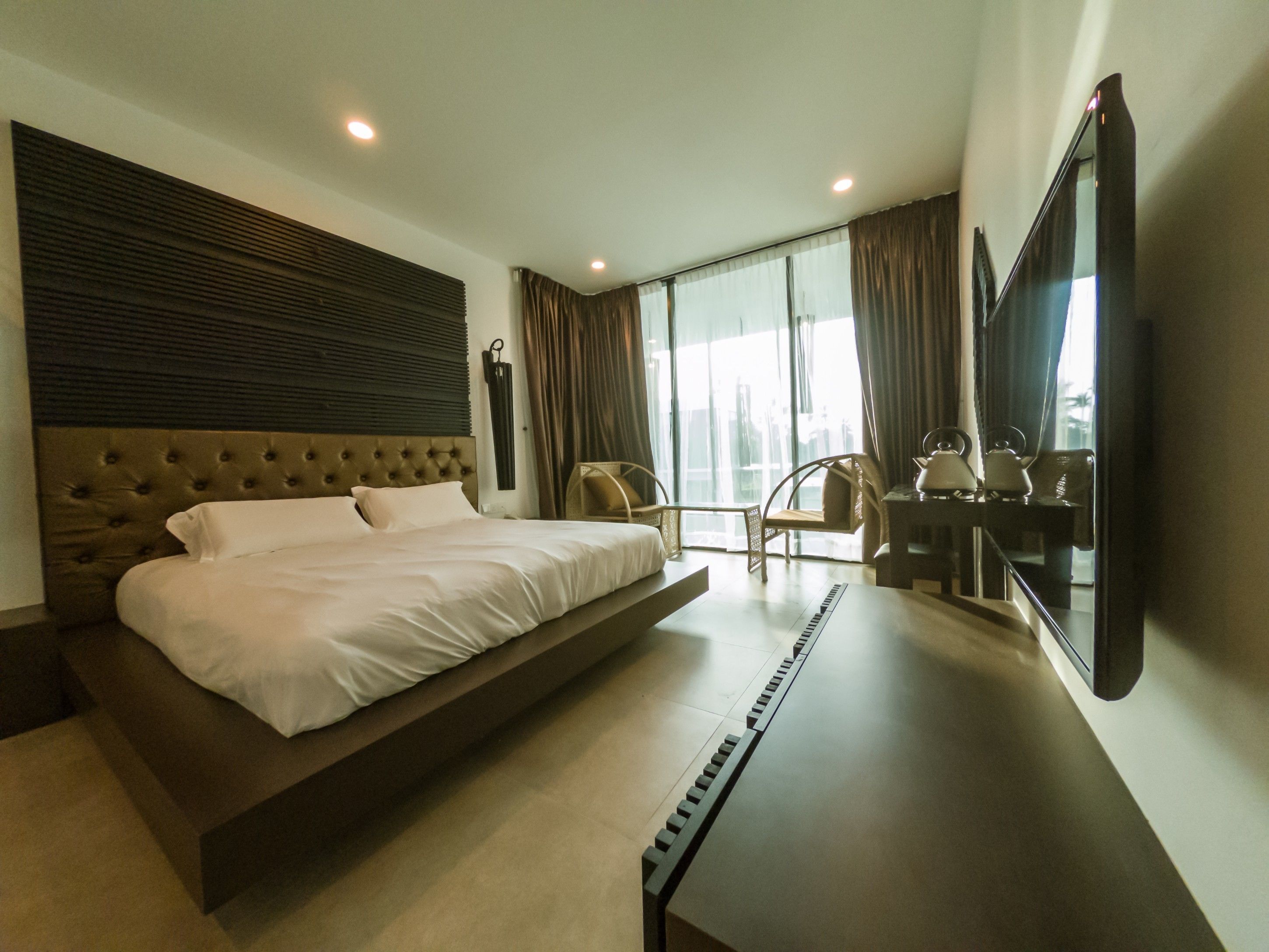 1 bedroom, in-room safe, desk, rollaway beds