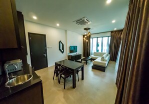 Suite (Emerald) | Living room