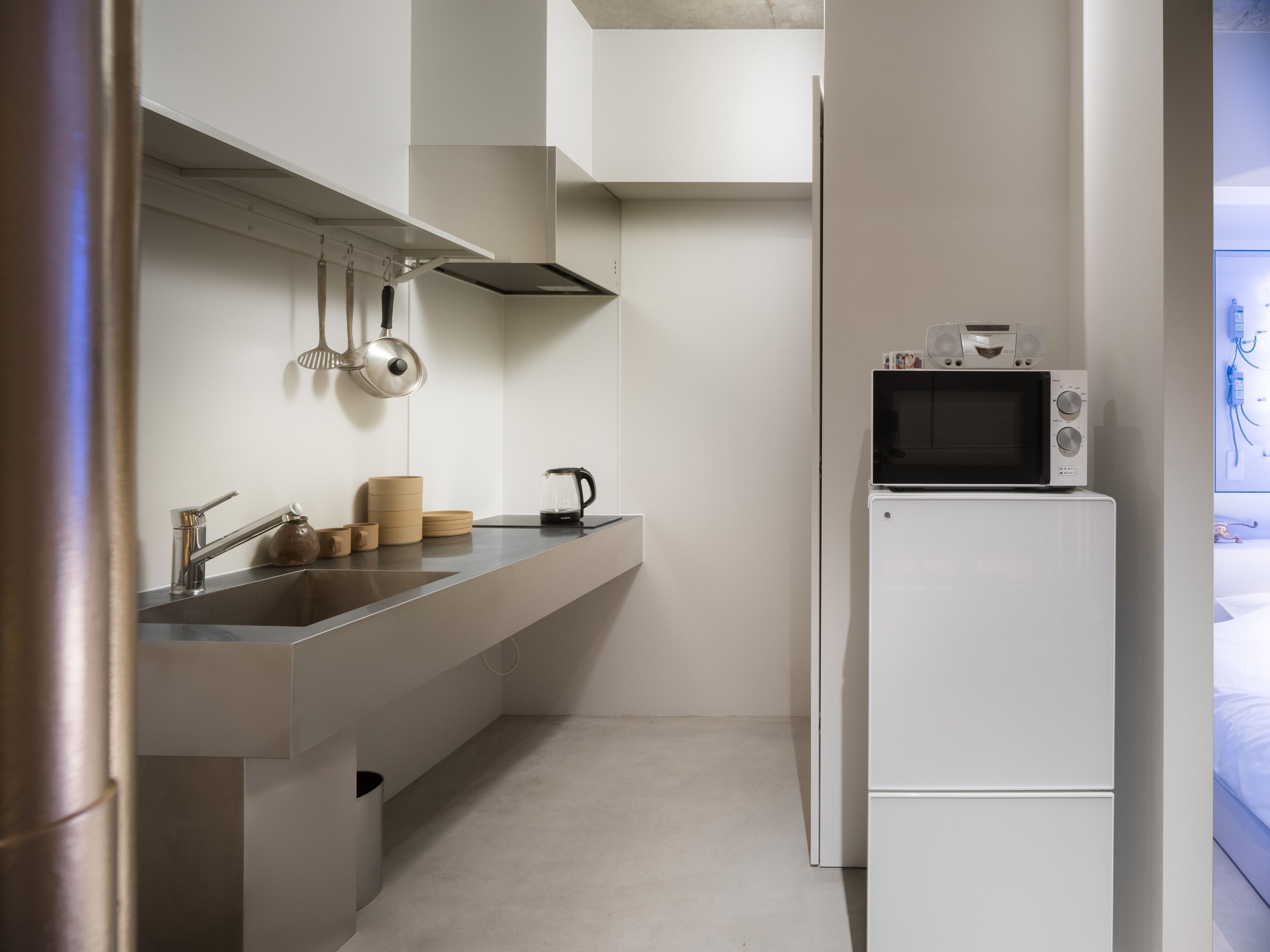 ZEN GARDEN - Suite | Private kitchen | Fridge, microwave, stovetop, electric kettle