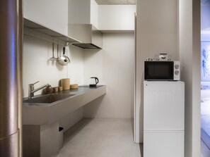 스위트 (ZEN GARDEN) | 전용 주방 | 냉장고, 전자레인지, 쿡탑, 전기 주전자