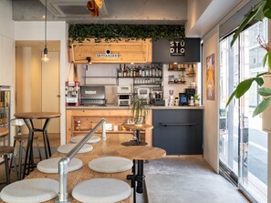 ฝ่ายต้อนรับ