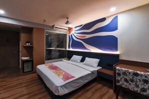 Minibar, in-room safe, desk, iron/ironing board - Ginger Vadodara RCR (Vadodara)