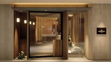 2 restaurants, breakfast, lunch served; local and international cuisine