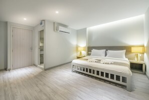 Habitación Deluxe | Minibar, caja de seguridad en la habitación, wifi gratis y ropa de cama