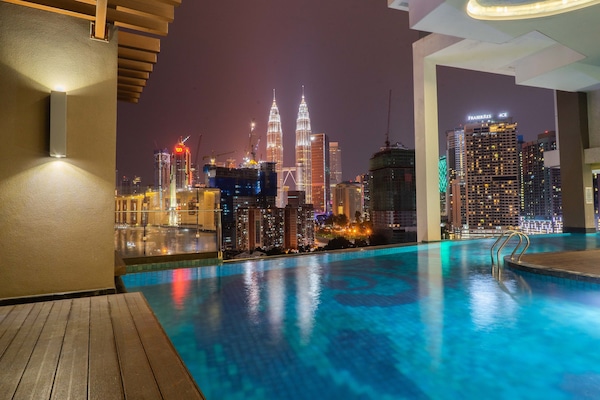 Infinity pool