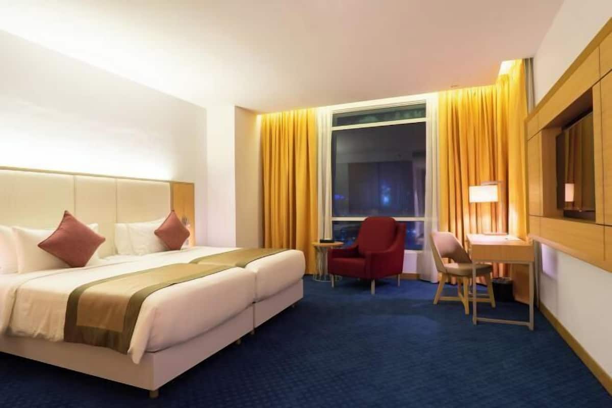 Luxe beddengoed, een minibar, een kluis op de kamer, een bureau