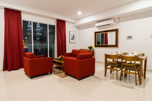 3 Bed Room Suite | In-room dining