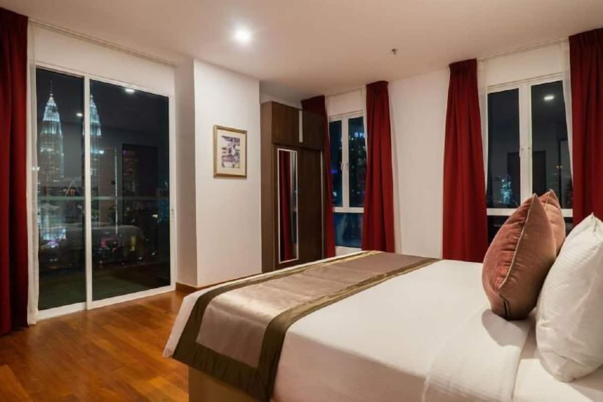 Luxe beddengoed, een minibar, een kluis op de kamer, een bureau