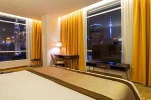 Premium bedding, minibar, in-room safe, desk - TAMU Hotel & Suites Kuala Lumpur (Kuala Lumpur)