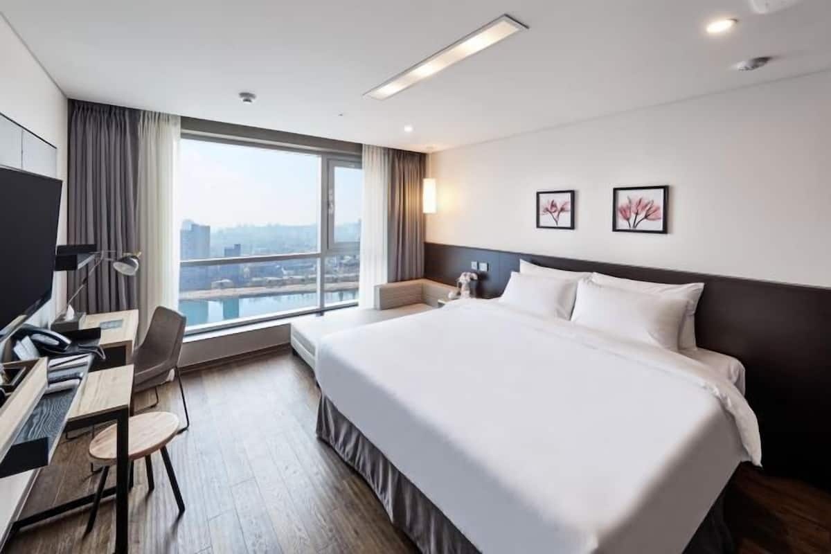 Desk, iron/ironing board, free WiFi, bed sheets