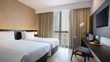 In-room safe, desk, free WiFi