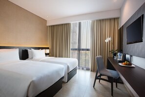 In-room safe, desk, free WiFi