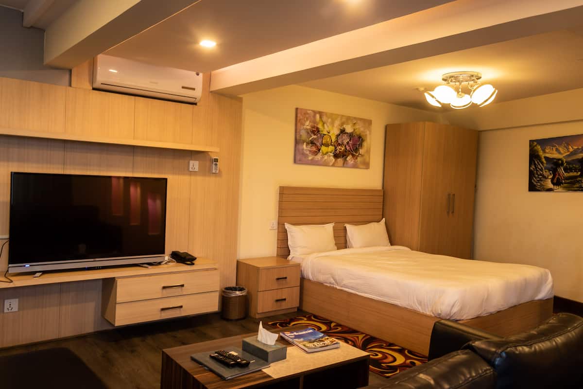 Diamond Suite | 3 bedrooms, Egyptian cotton sheets, premium bedding, down duvets
