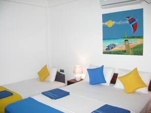 Deluxe-Dreibettzimmer, 1 King-Bett und Schlafsofa, Gartenblick, Erdgeschoss | 6 Schlafzimmer, hochwertige Bettwaren, Minibar, Zimmersafe