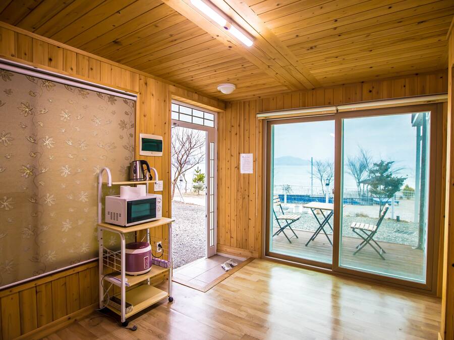 Ocean Room | Living area | Flat-screen TV, heated floors