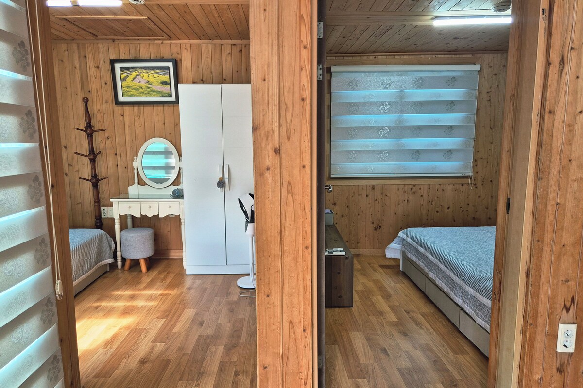 Ocean Room | WiFi (free), bed sheets
