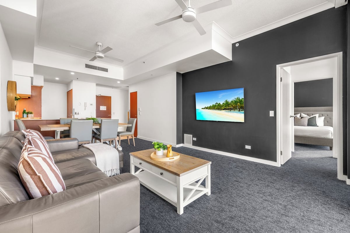 Apartment, 1 Bedroom, Private Bathroom, River View | Living area