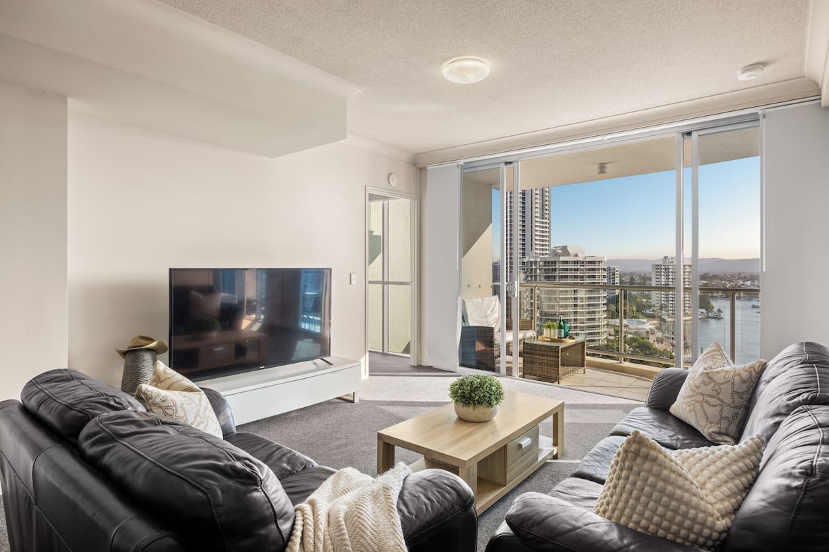 Apartamento, 2 quartos, suíte, vista para o rio | Área de estar