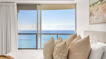 Apartment, 3 Bedrooms, 2 Bathrooms, Ocean View | Individually decorated, individually furnished, iron/ironing board
