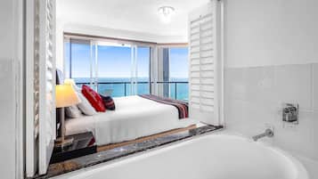 Jetted bathtub