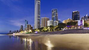 A city skyline with modern high-rise buildings along a beach. - Holiday Holiday Soul Surfers Paradise (Surfers Paradise)