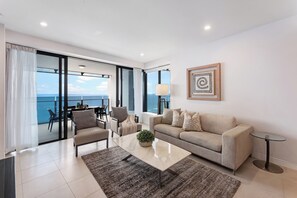 Luxury-Apartment, 2 Schlafzimmer, 2 Bäder, Meerblick | Wohnbereich