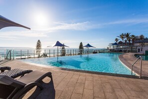 Indoor pool, outdoor pool - Holiday Holiday Soul Surfers Paradise (Surfers Paradise)