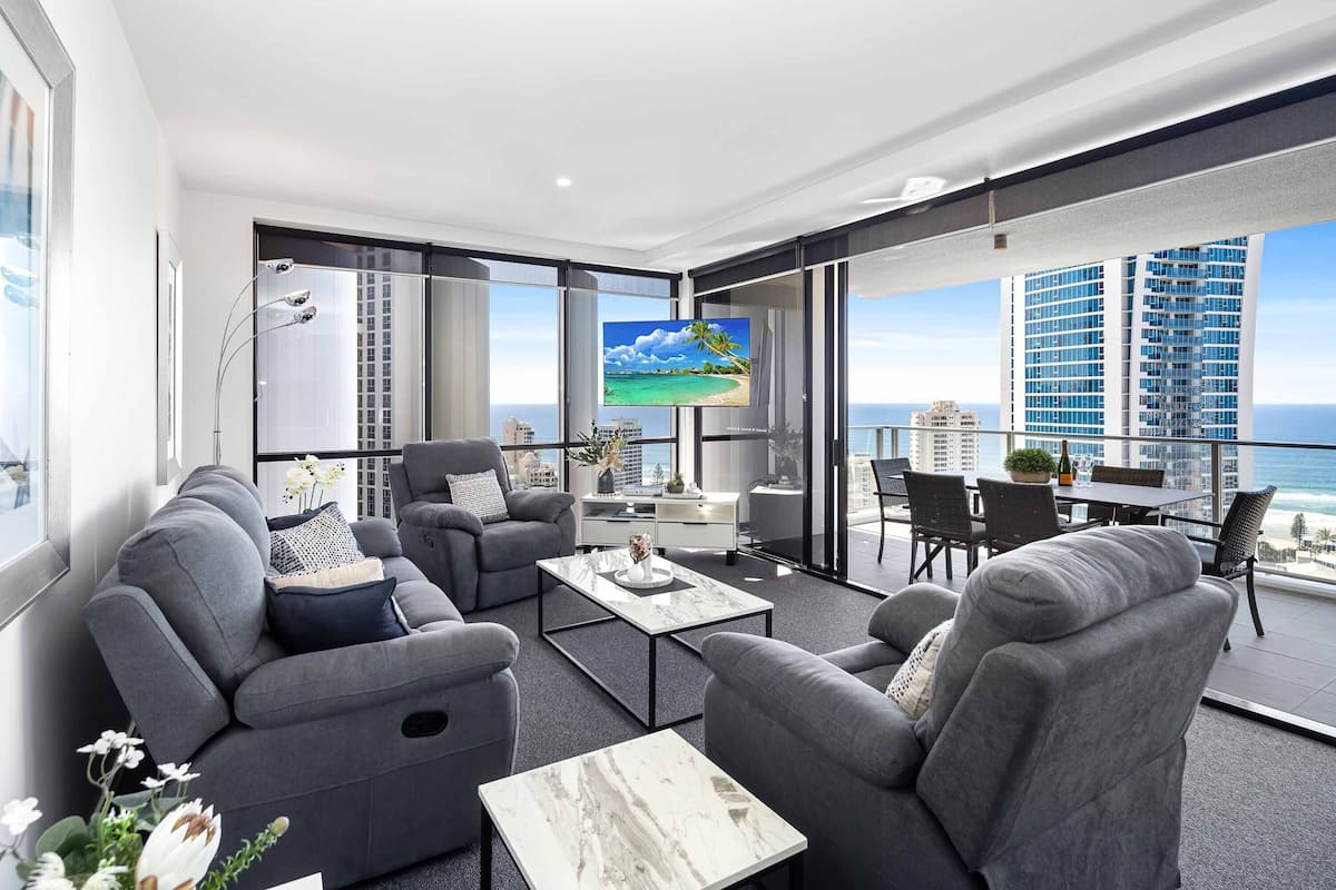 Deluxe-Apartment, 2 Schlafzimmer, Meerblick (2 Bathrooms level 24) | Wohnbereich