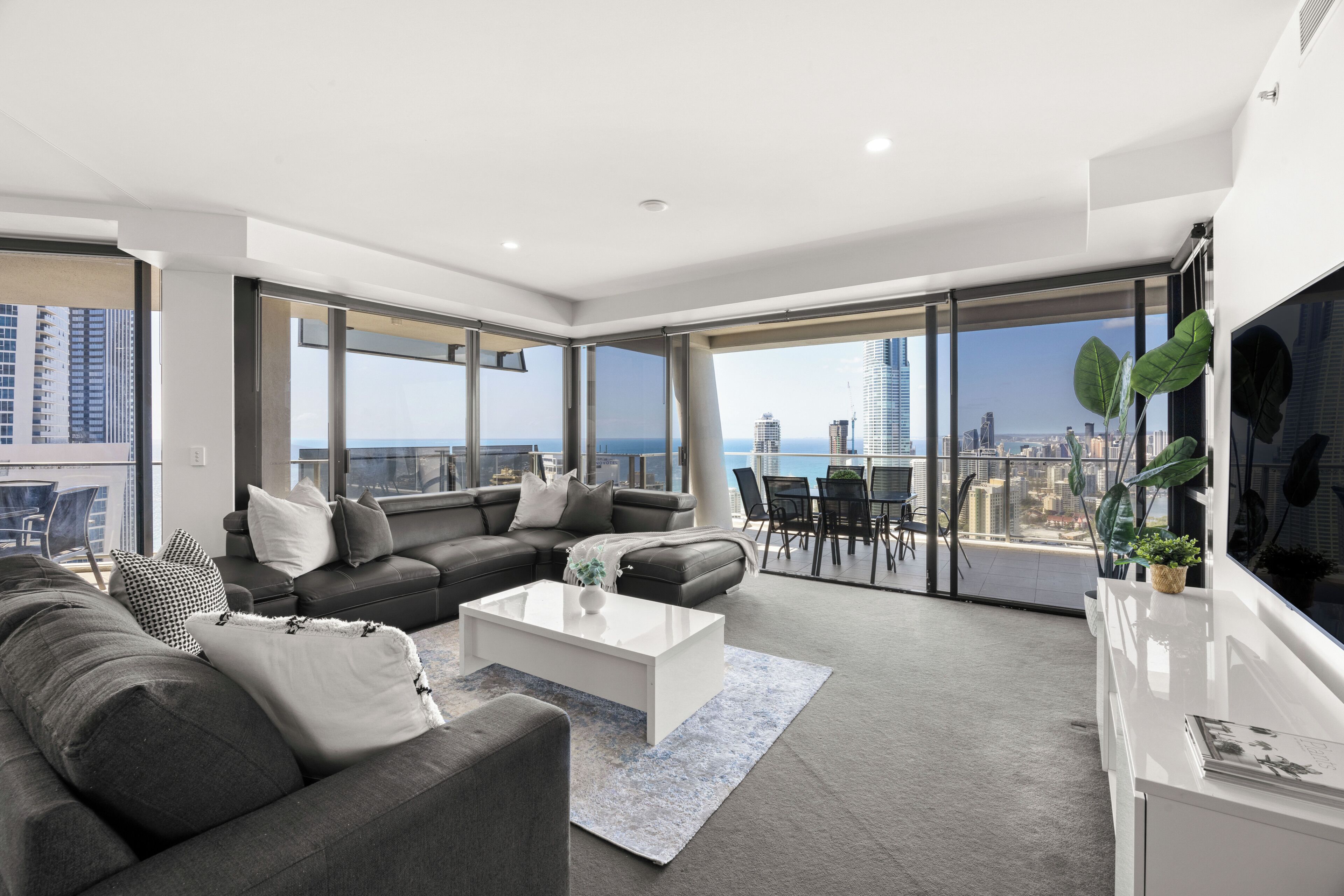 Apartment, 3 Bedrooms, 2 Bathrooms, Ocean View | Living area