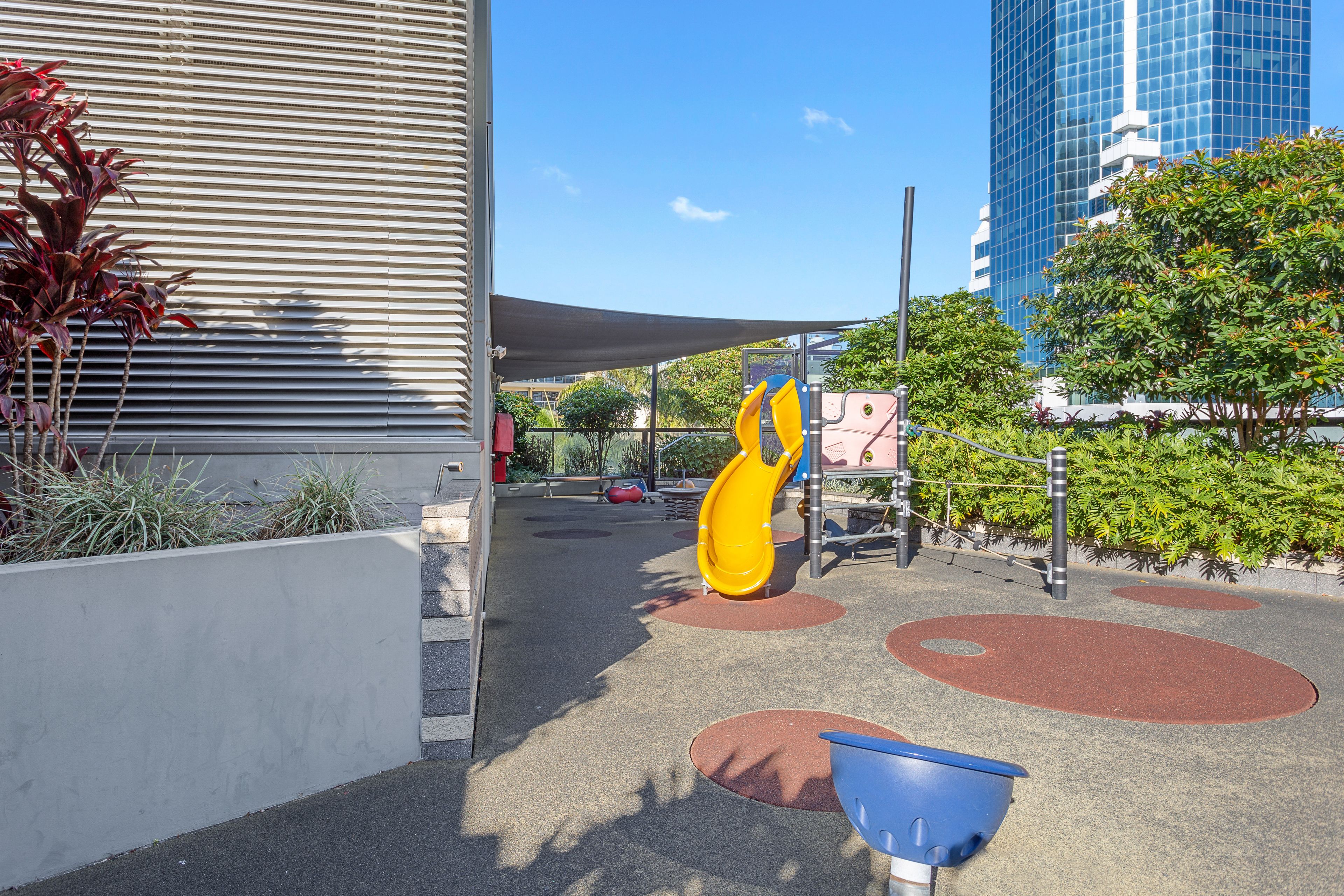 Holiday Holiday Circle On Cavill — image 25