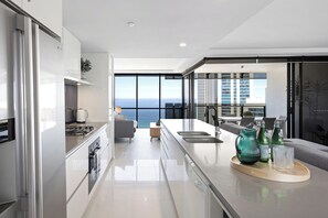 Apartment, 2 Bedrooms, 2 Bathrooms, Ocean View | Private kitchen