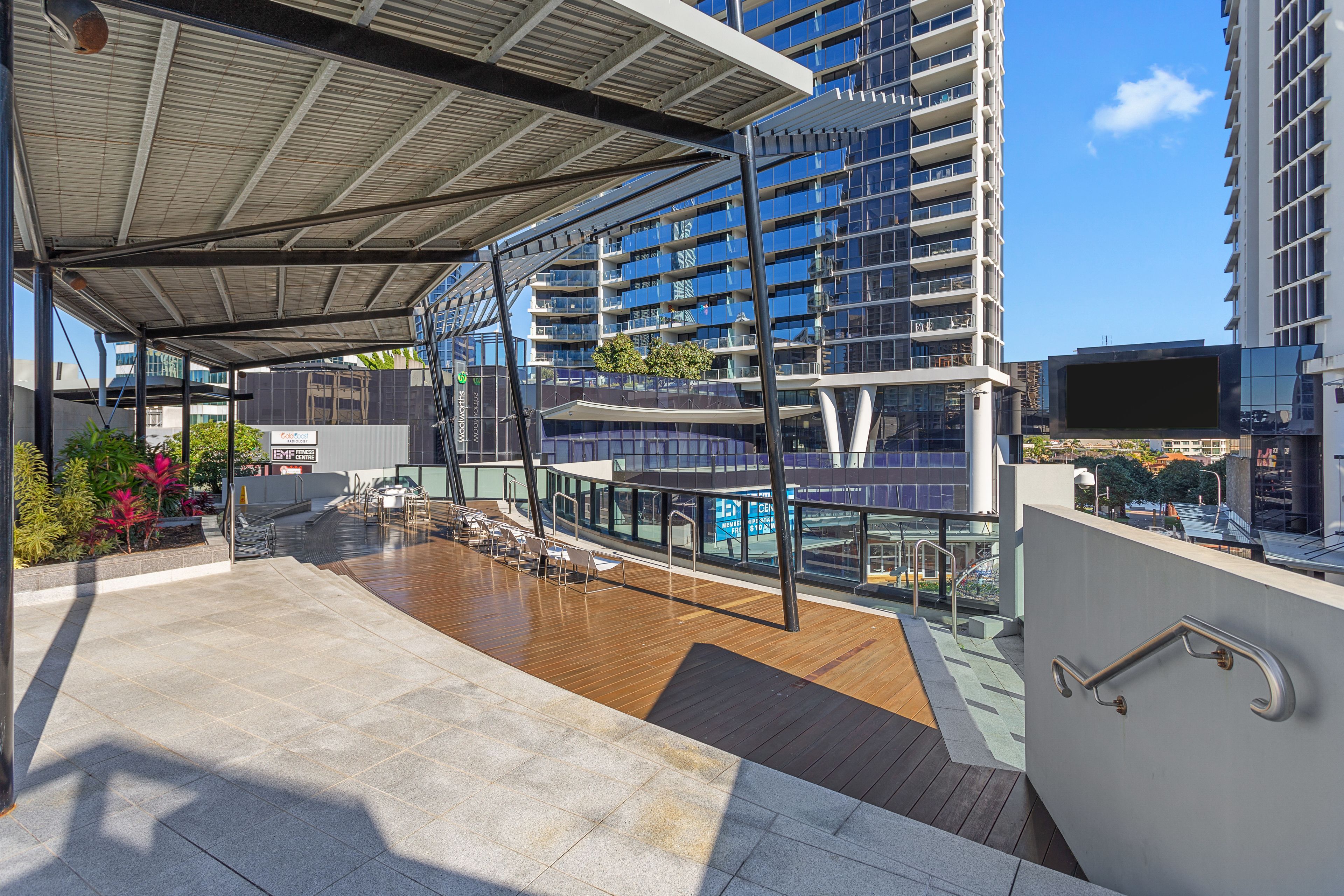 Holiday Holiday Circle On Cavill — image 22