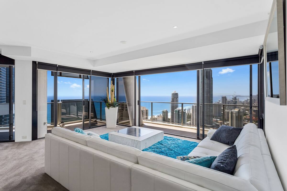 Sub Penthouse, 3 Bedrooms, 2 Bathrooms, Ocean View (Level 40)  | Living area