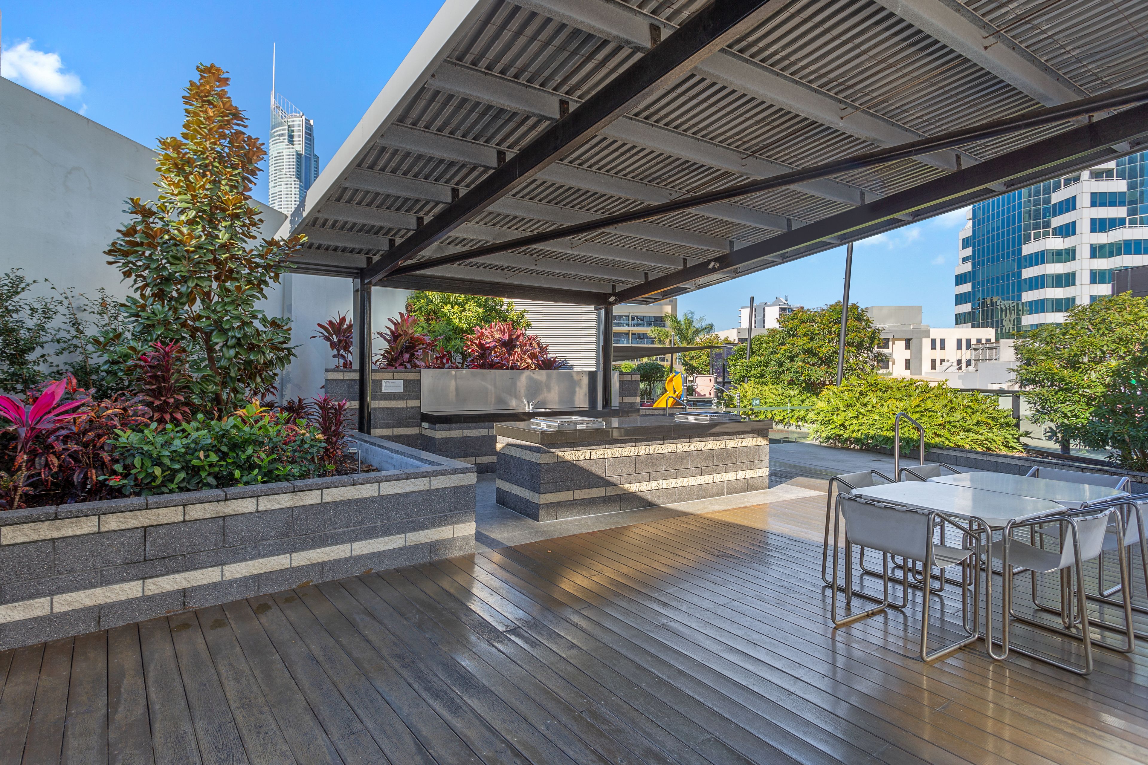 Holiday Holiday Circle On Cavill — image 24