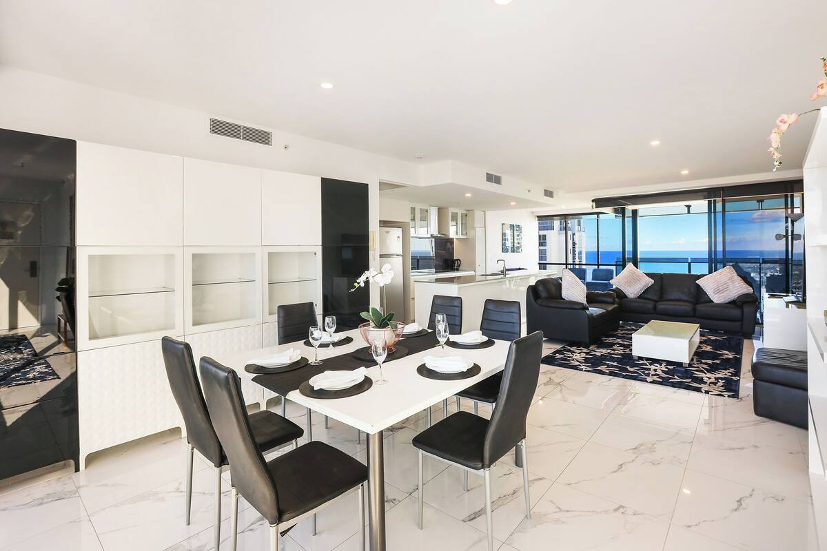 Appartement, 2 chambres, 2 salles de bains, vue sur l’océan | Repas dans la chambre