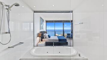 Sub Penthouse, 3 Bedrooms, 2.5 Bathrooms, Ocean View (Level 43) | Bathroom | Separate bathtub and shower, jetted bath, free toiletries, hair dryer