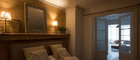 2 bedrooms, desk, soundproofing, iron/ironing board