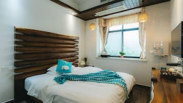 Premium bedding, down comforters, pillowtop beds, desk